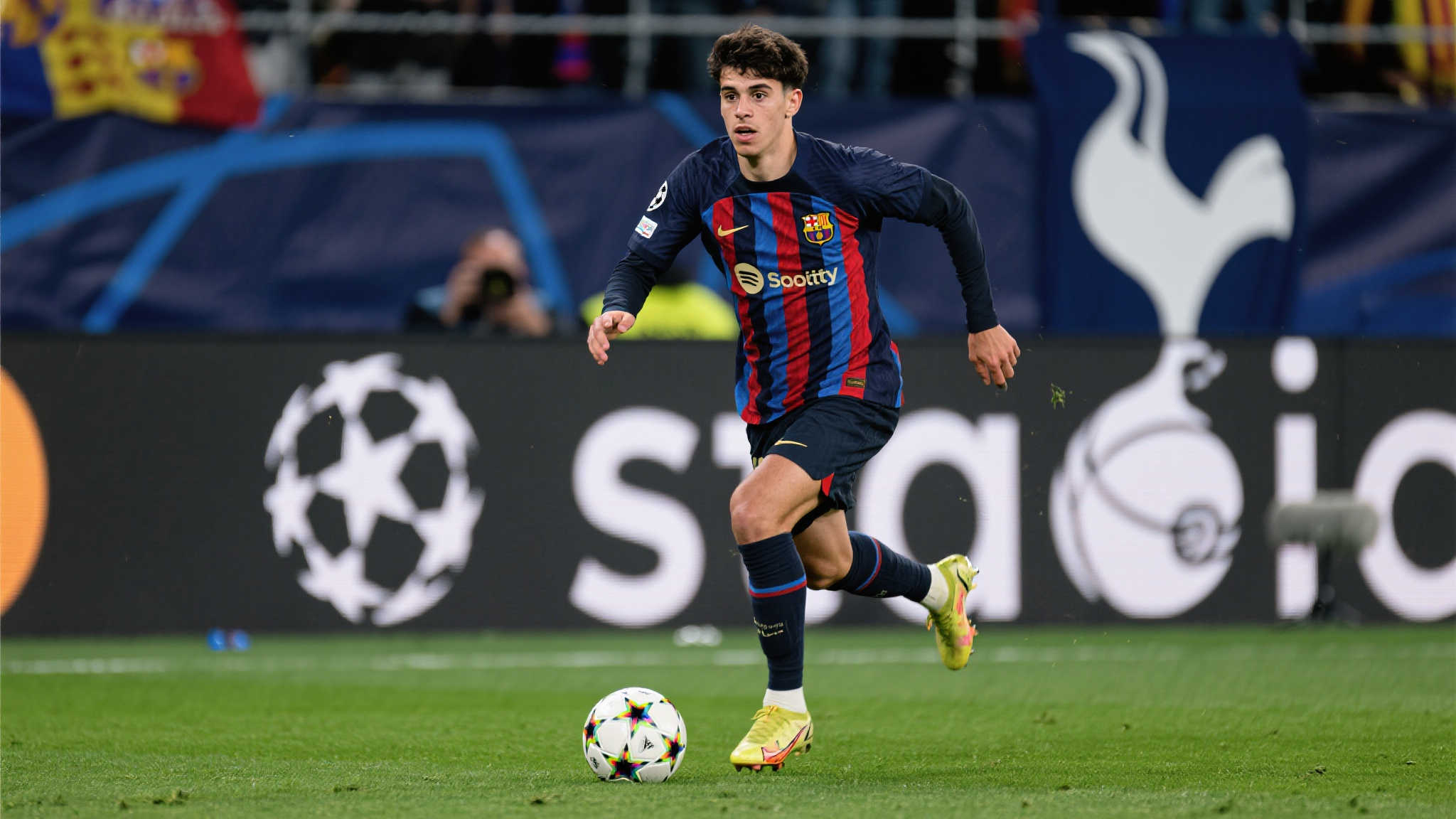 前言：
在足球界，转会新闻总是引人关注，而当一位